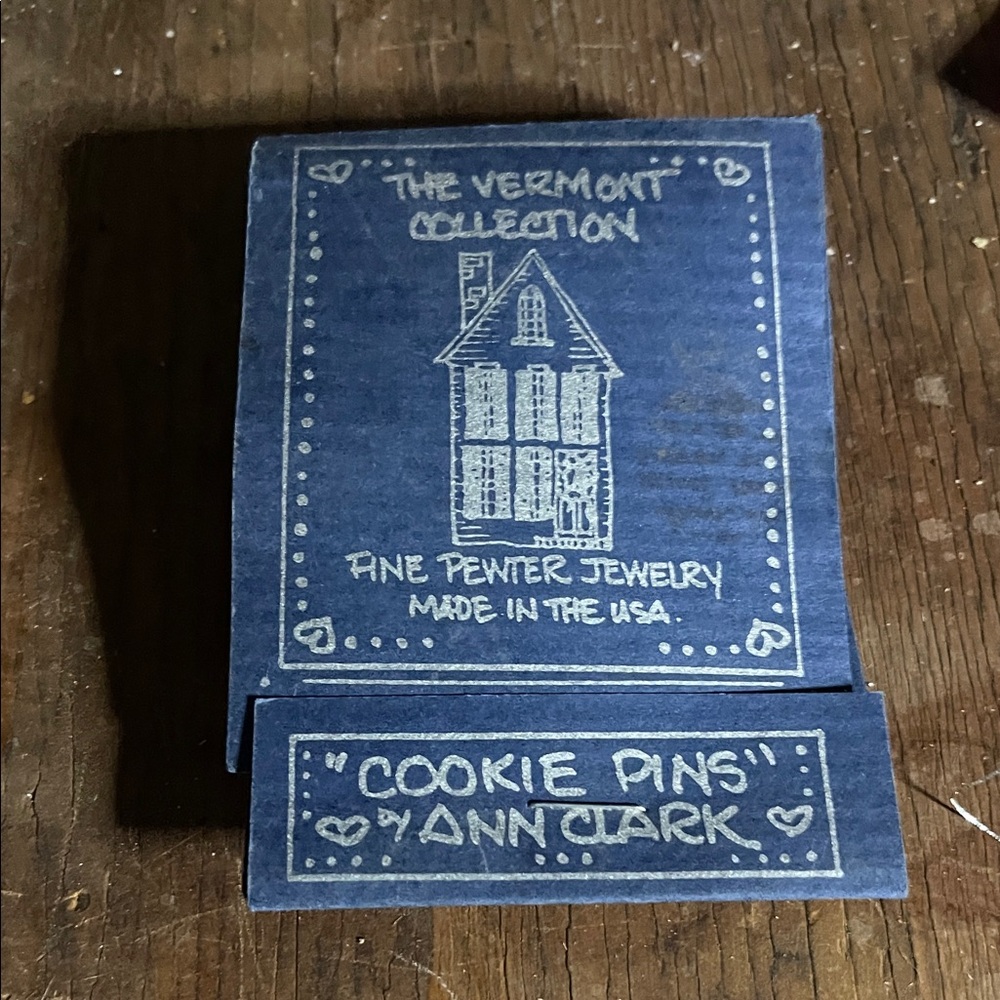 Cookie Pins by - Elegant Silver Brooch